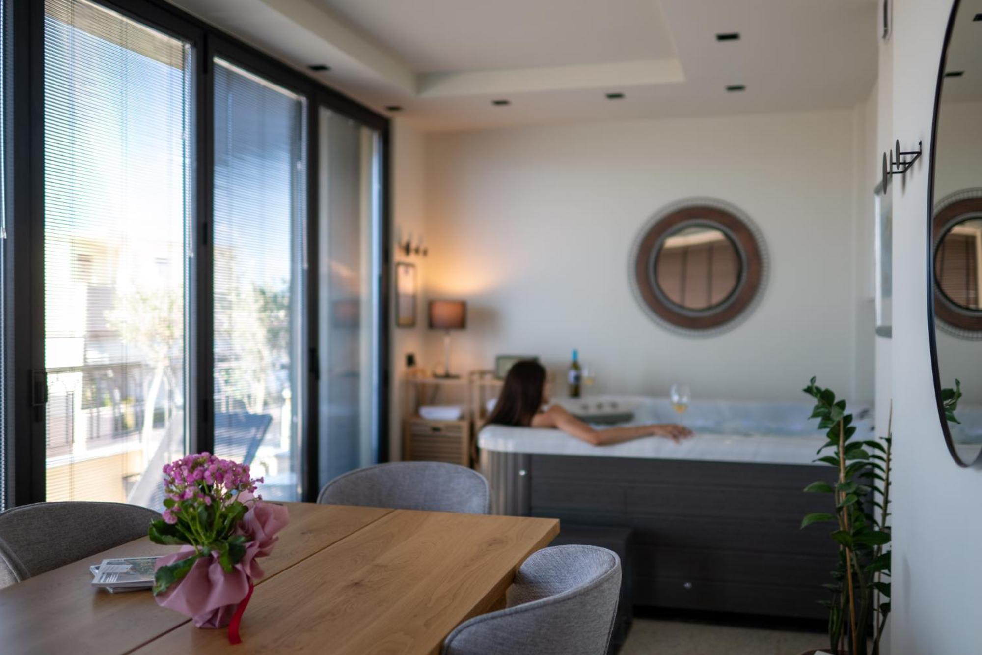 Evripidou 7 - Kalamata Mediterranean Suites المظهر الخارجي الصورة