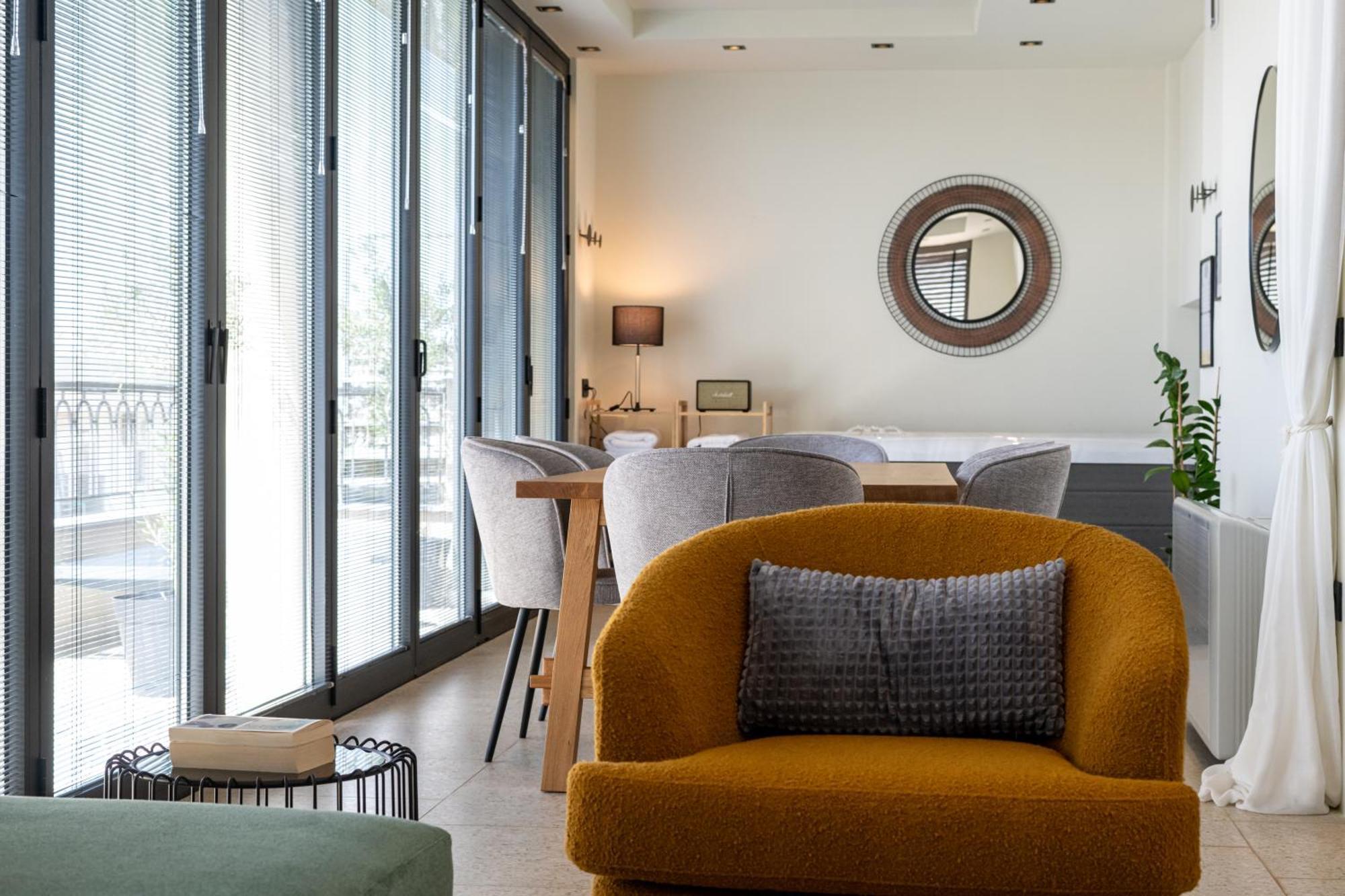 Evripidou 7 - Kalamata Mediterranean Suites الغرفة الصورة