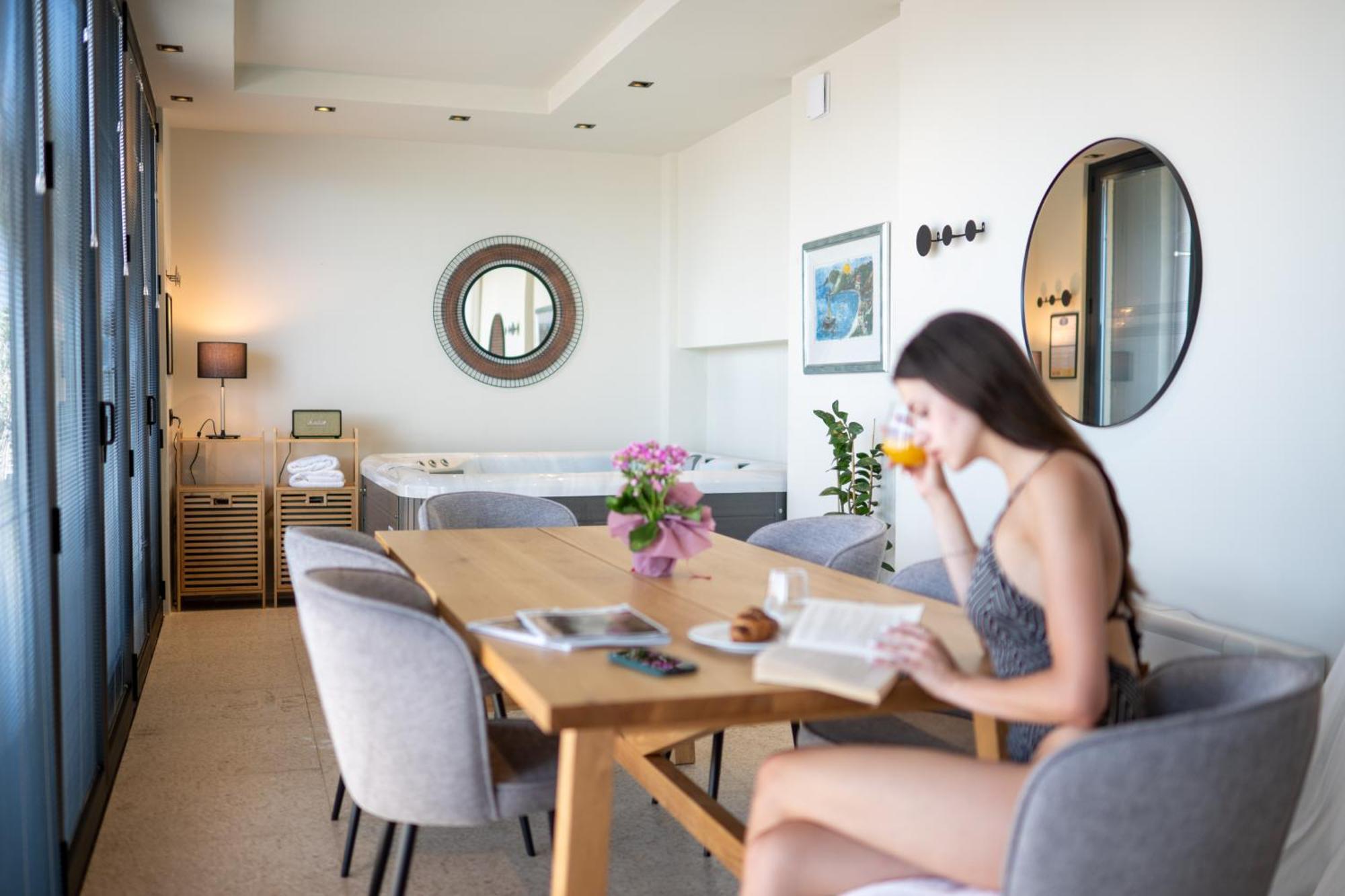 Evripidou 7 - Kalamata Mediterranean Suites الغرفة الصورة