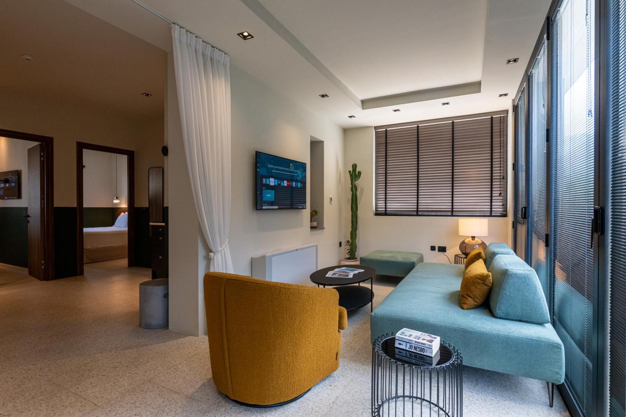Evripidou 7 - Kalamata Mediterranean Suites الغرفة الصورة